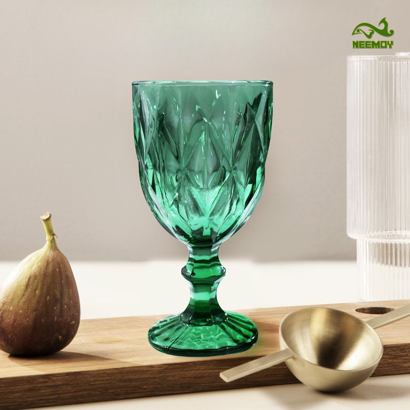 Wine Beer Juice - Зеленые рельефные бокалы на высокой ножке,